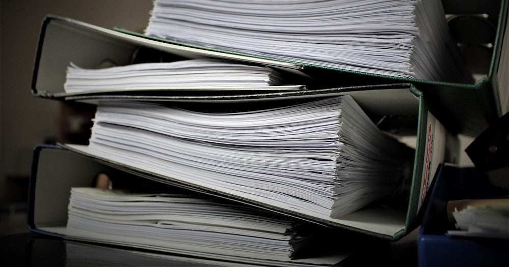 classeurs plein de documents